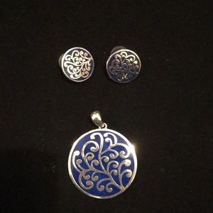 Pendant and earrings set